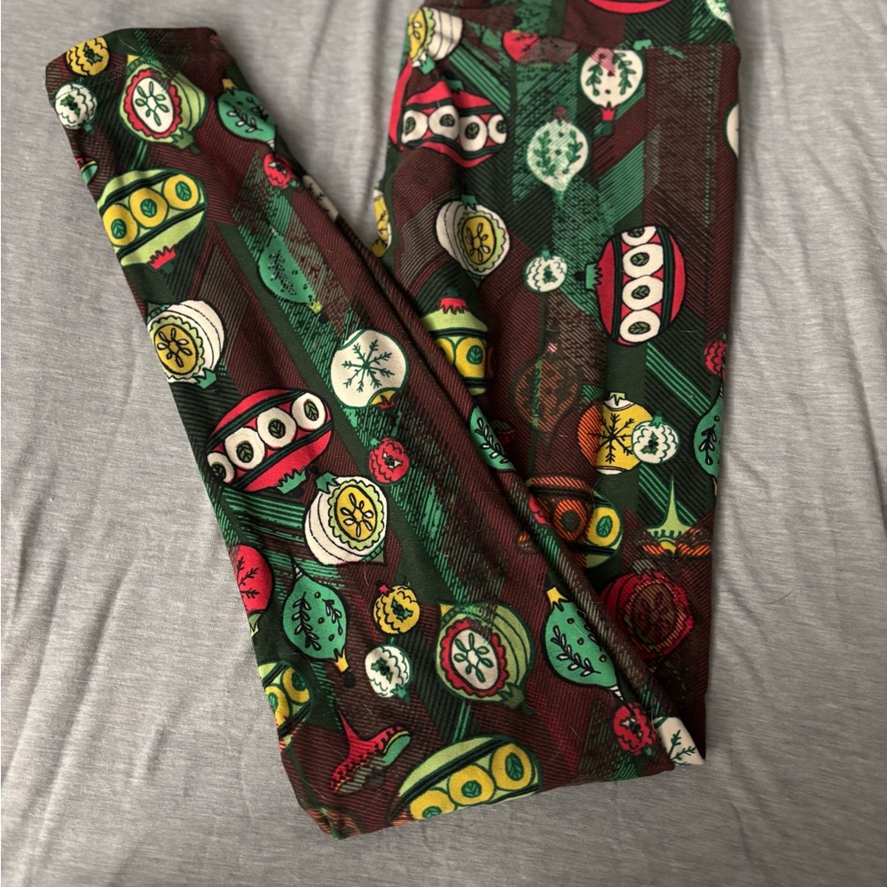 LuLaRoe Leggings with Festive Christmas Pattern